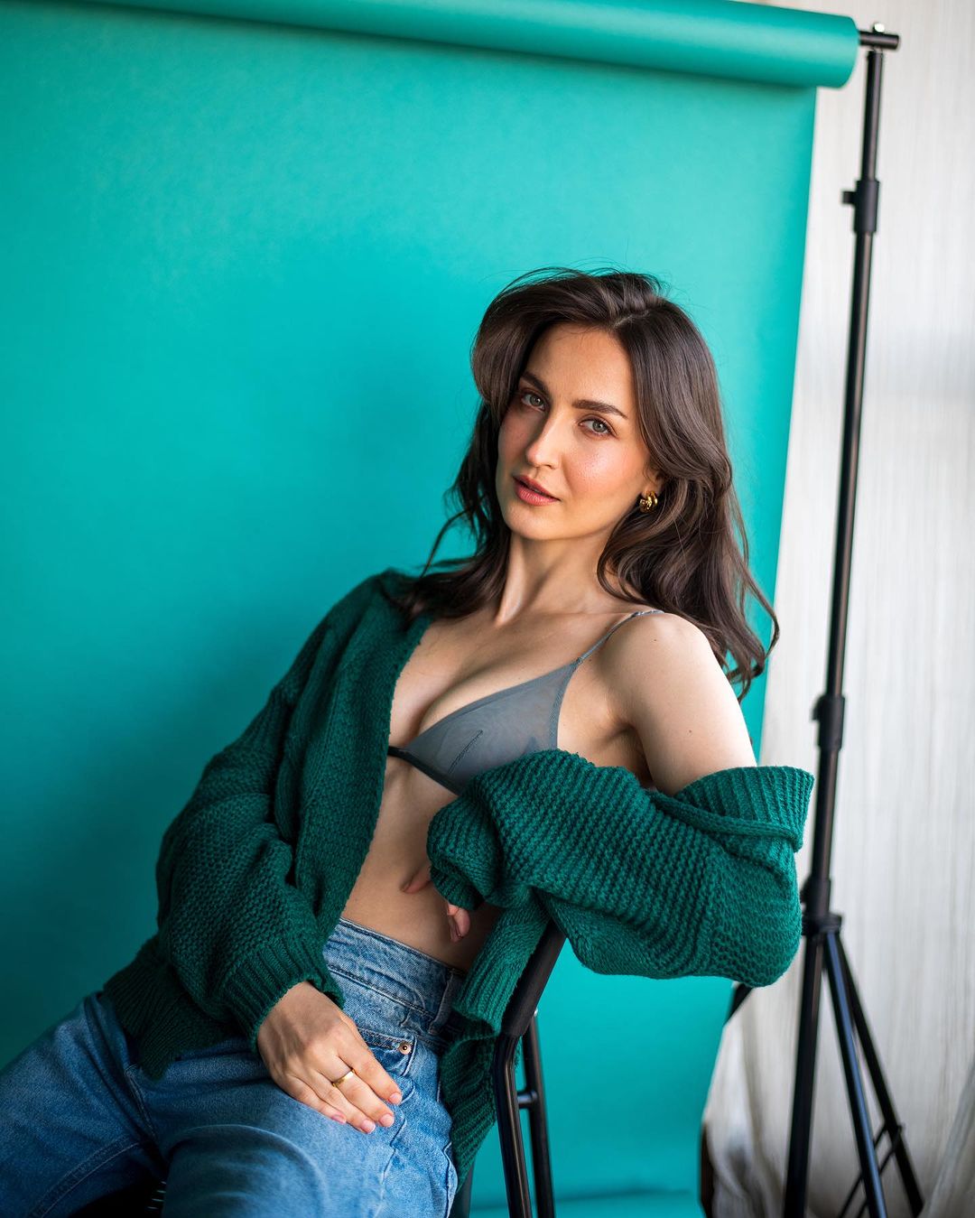 HINDI ACTRESS ELLI AVRRAM IMAGES IN GREEN TOP BLUE JEANS 5